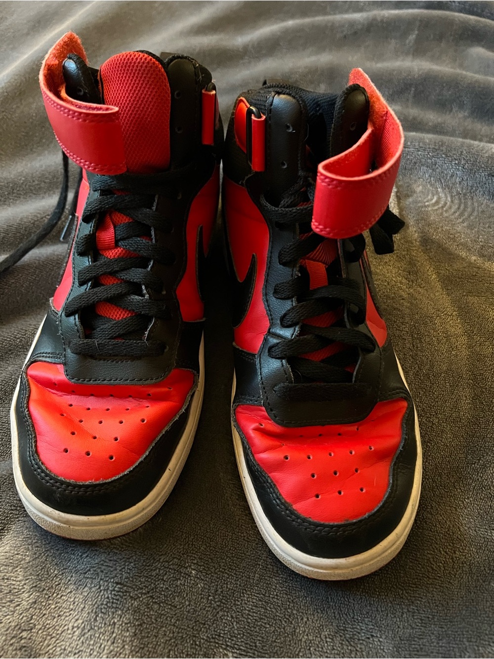Kids Nike High-Top Sneakers - Red and Black